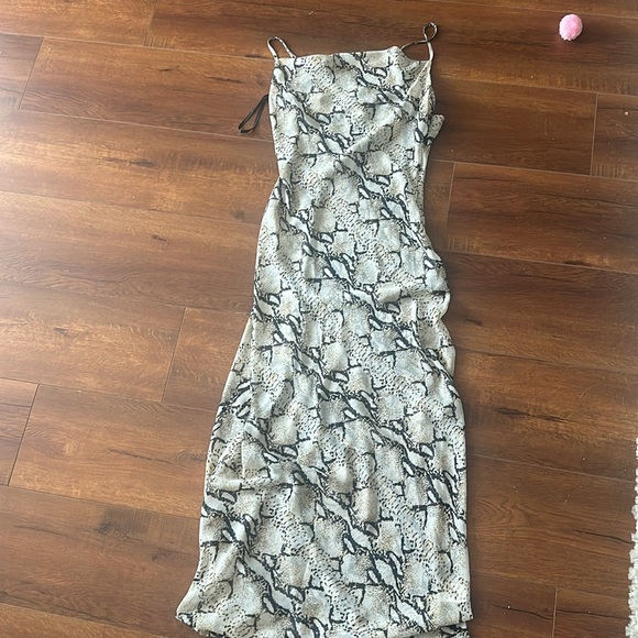 Superdown Dina draped maxi dress - Picture 5 of 8